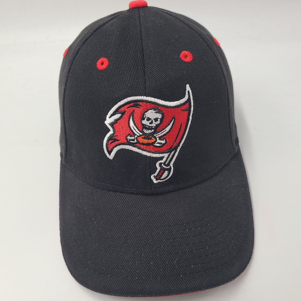 Vintage Tampa Bay Buccaneers Hat Adjustable NFL Black Red Football Logo Men